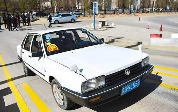 科目二倒车入库技巧
